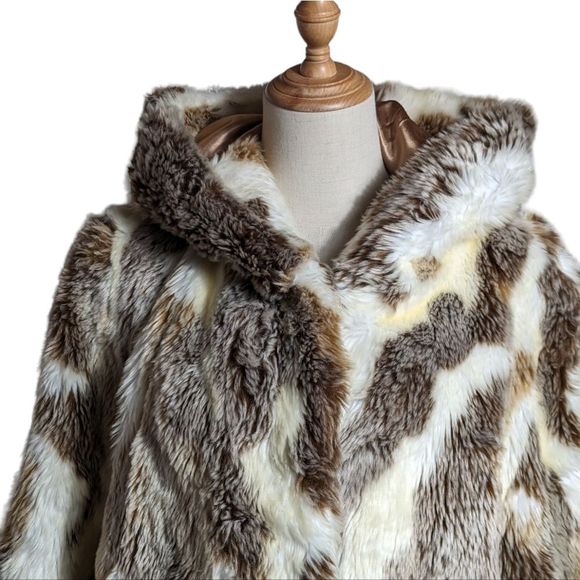 East 5th Hooded White Faux Fur Coat - Picture 2 of 9